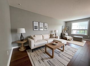 28 Vennio Ln, Hamilton, ON L9B2Y7