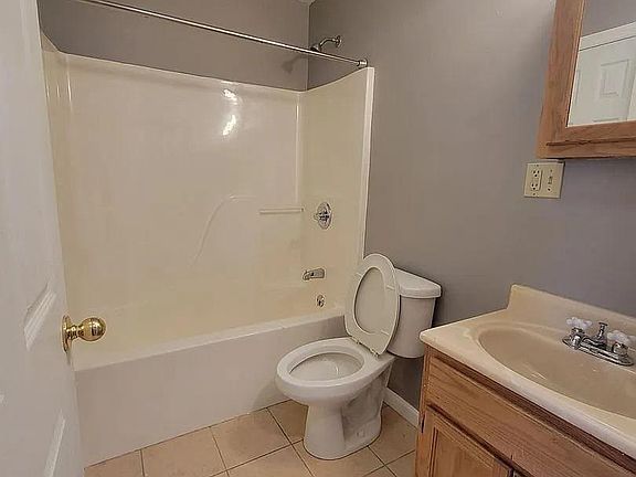 4th image of 361 Dille St #1