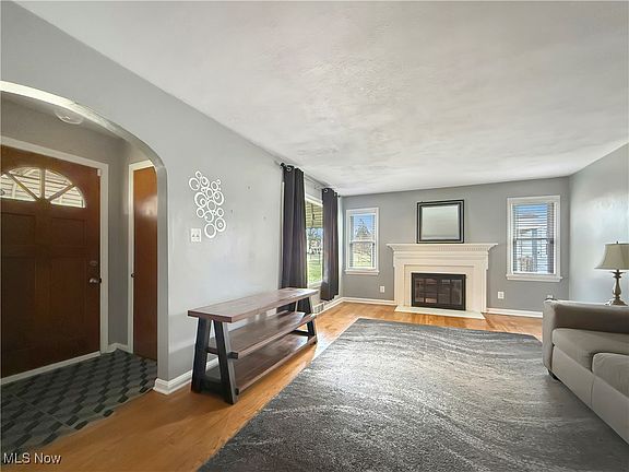 4th image of 4554 Euclid Blvd