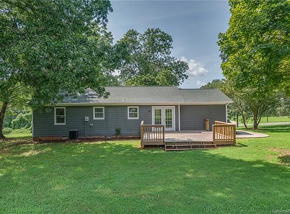 3rd image of 217 Stoneybrook Dr
