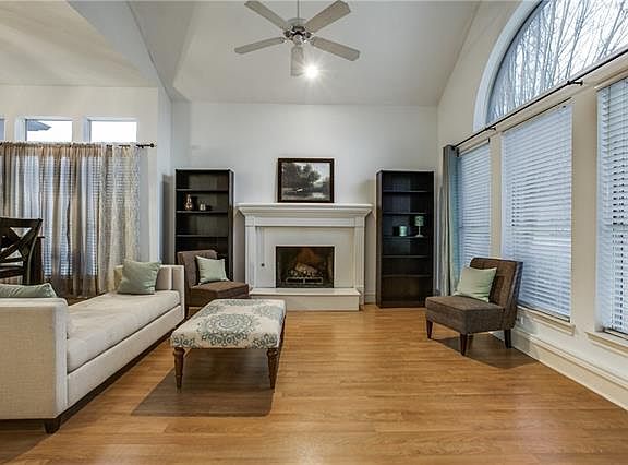 3rd image of 1801 Walters Dr