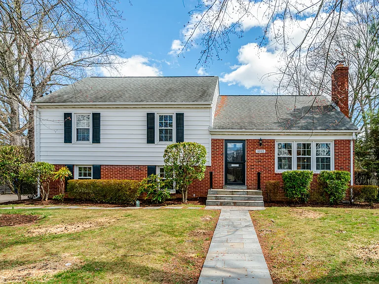 1012 Croton Dr — Photo 1