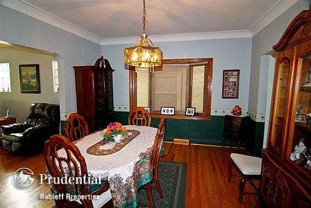 5th image of 923 S Kenilworth Ave