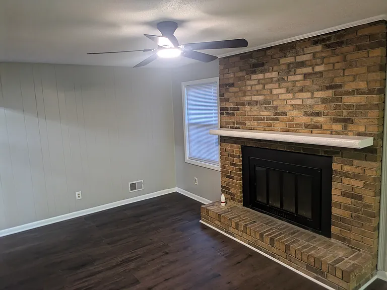 525 Arcola Dr — Photo 4