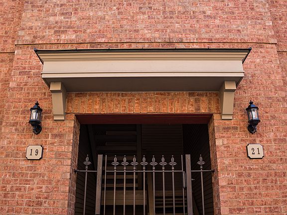 2nd image of 21 W Lincoln St