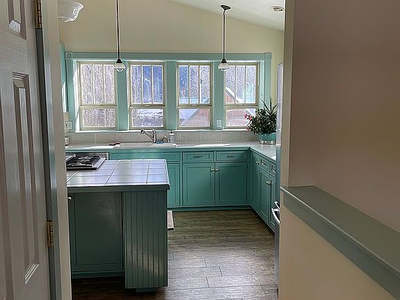 2nd image of 48 Lang St