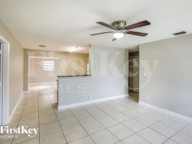 4951 SW 16th St — Photo 2