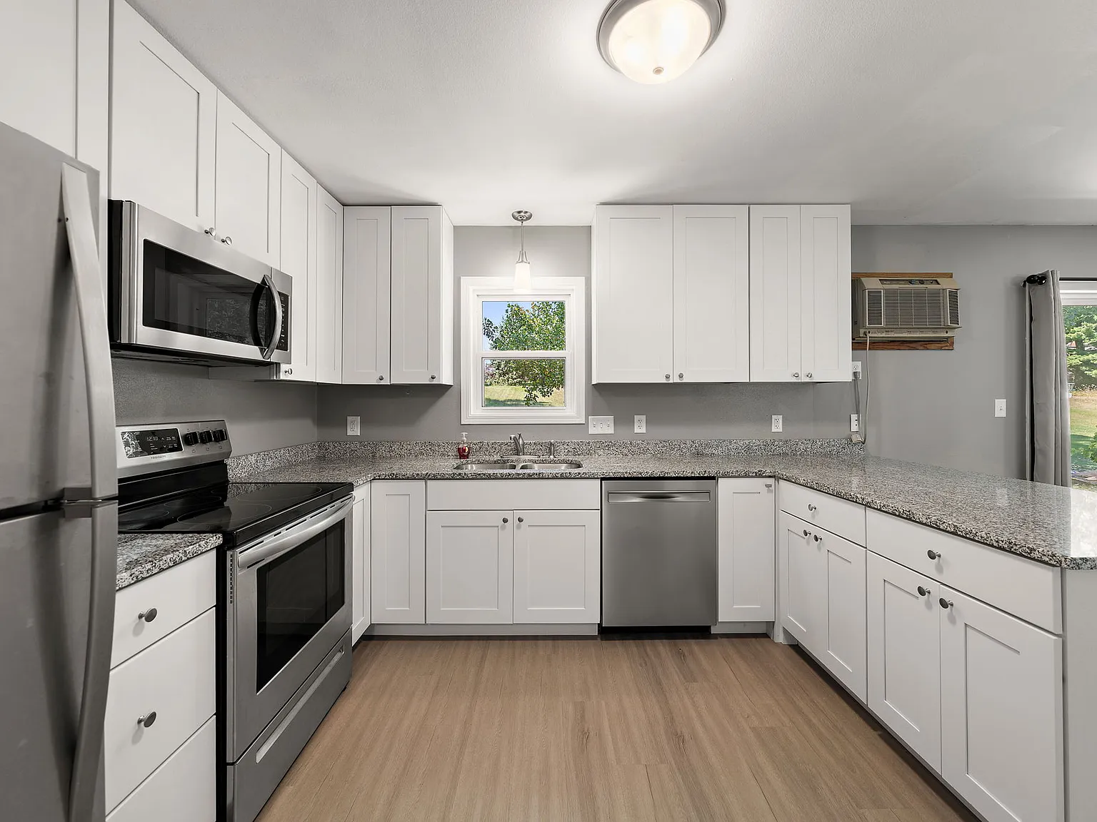 2 bed, 1100 sqft, $1,475 — Photo 3