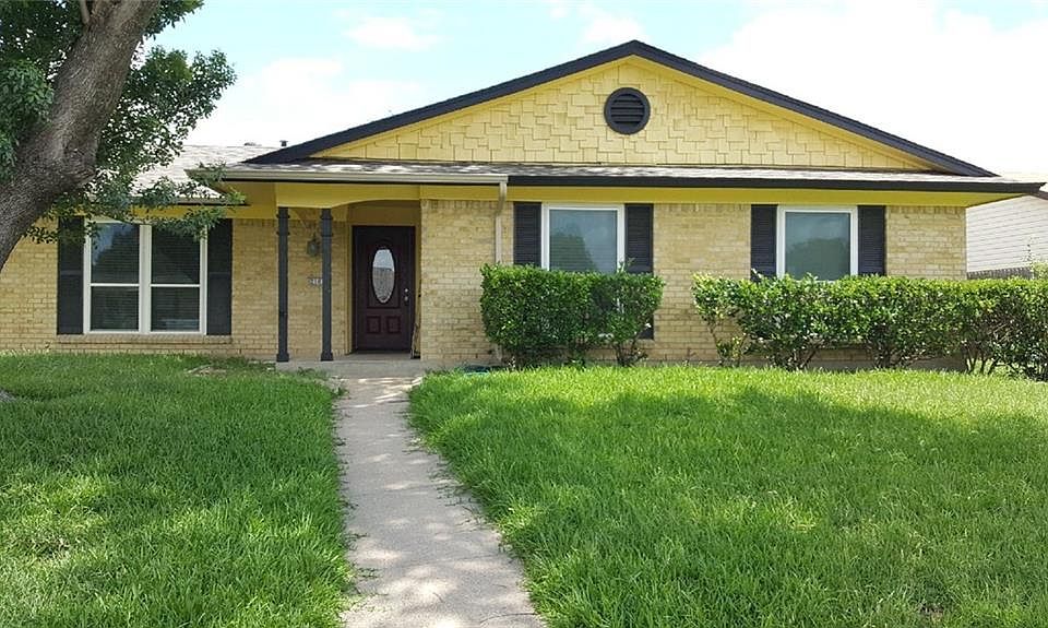 1st image of 2101 Village Crest Dr