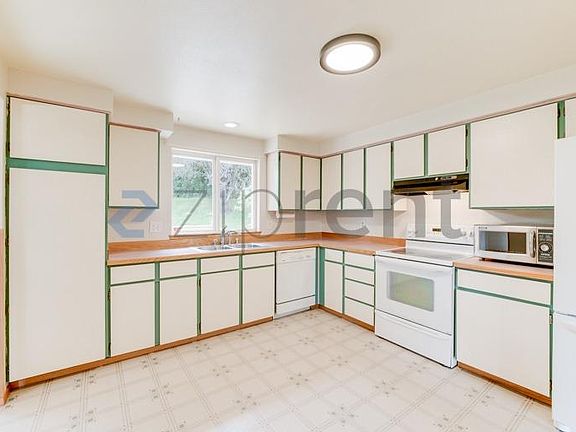 5th image of 2615 SE 16th St