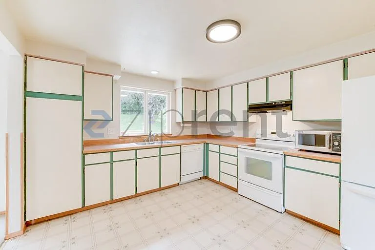 2615 SE 16th St — Photo 5