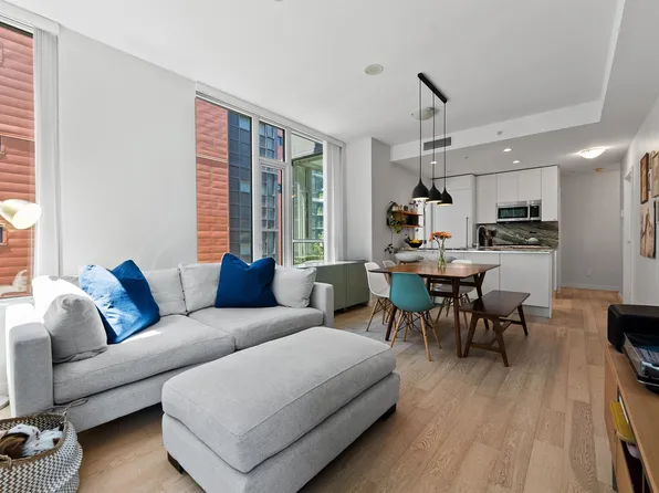 2565 Maple St #308, Vancouver, BC V6J 0C8