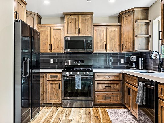 5th image of 1041 Pinon Ln