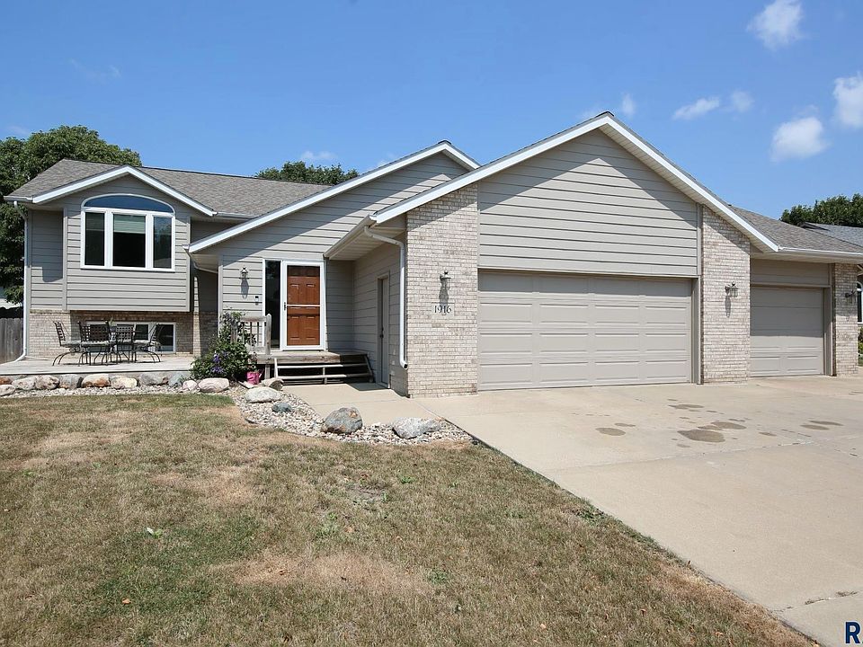 1st image of 1916 E Briar Den Ct