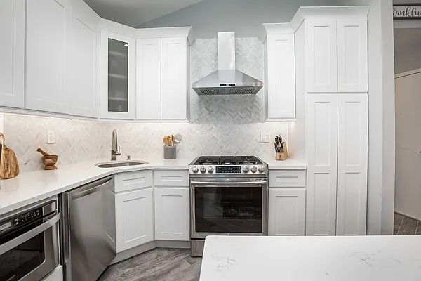 Sold by Century 21 Amiable Realty Group II Inc | media 9