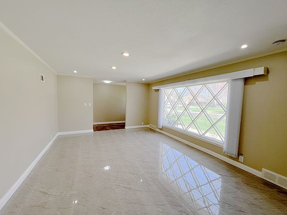 3rd image of 7309 W 100th Pl