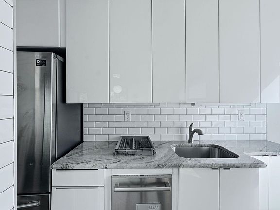 5th image of 135 Montgomery St #3G