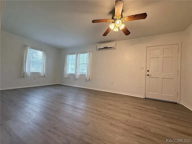 10715 N Northcut Ave — Photo 21