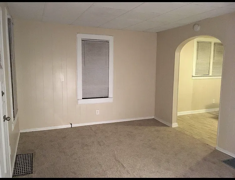 150 Melbourne St NE — Photo 2