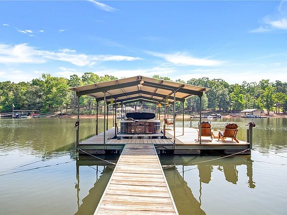 2nd image of 290 Penny Ln