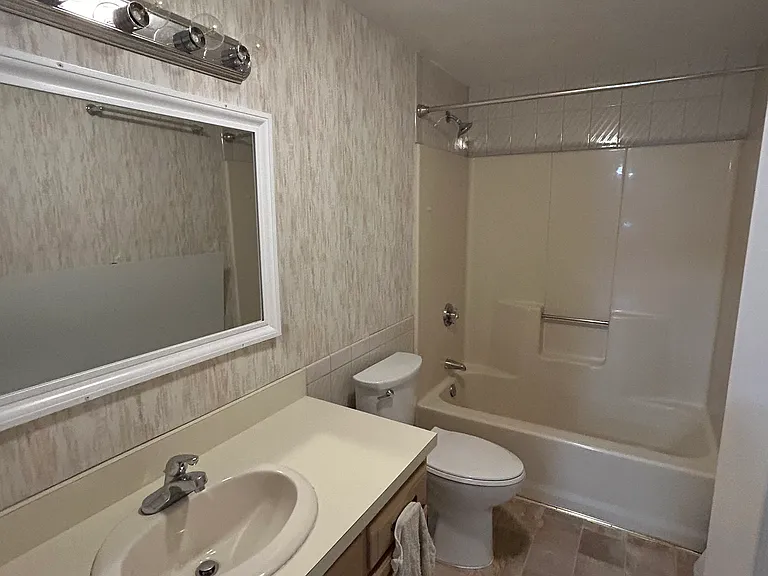 142 Van Zandt Ave #103 — Photo 7
