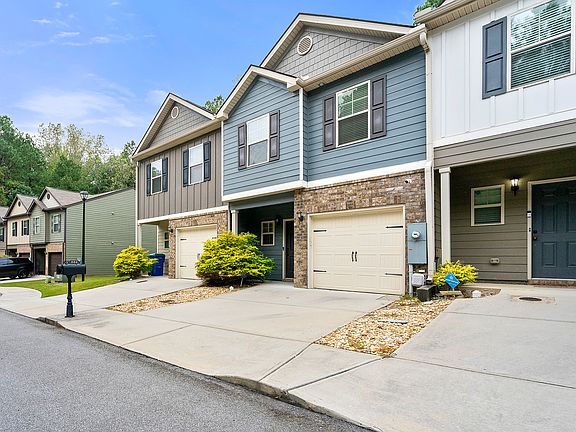 Townhome - 1 Car Garage