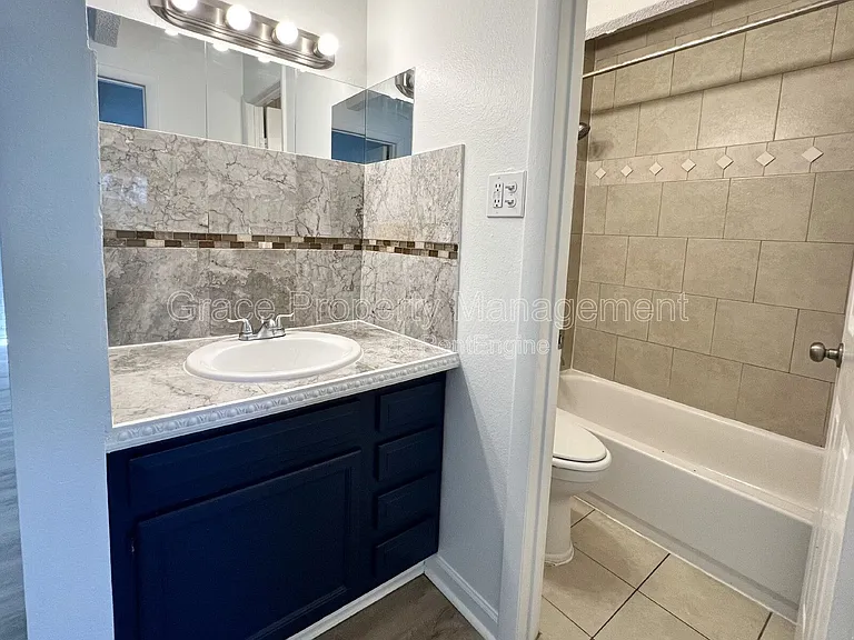 1180 Yosemite St #301 — Photo 14