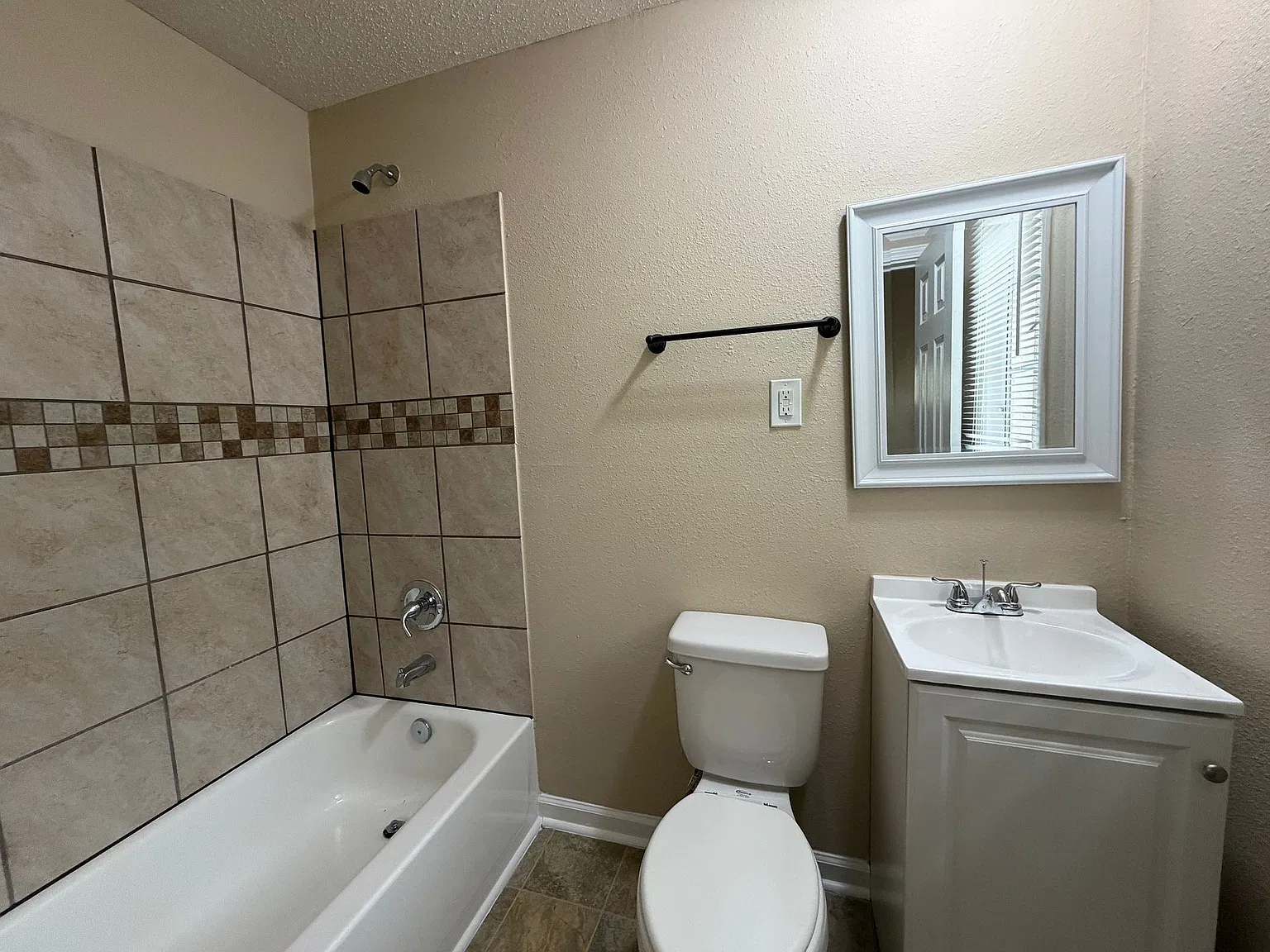 4984 Loch Lomond Rd — Photo 3