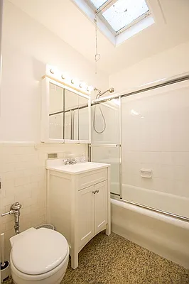 Rented by Rhona Realty | media 18