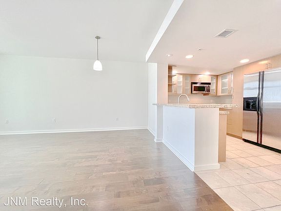 5th image of 13700 Marina Pointe Dr Unit 1414