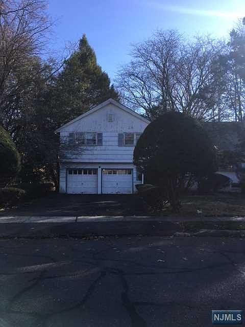 1st image of 287 Country Club Dr