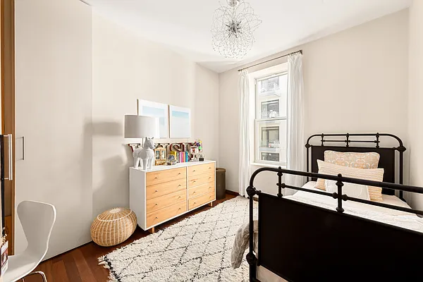 Sold by Douglas Elliman | media 22