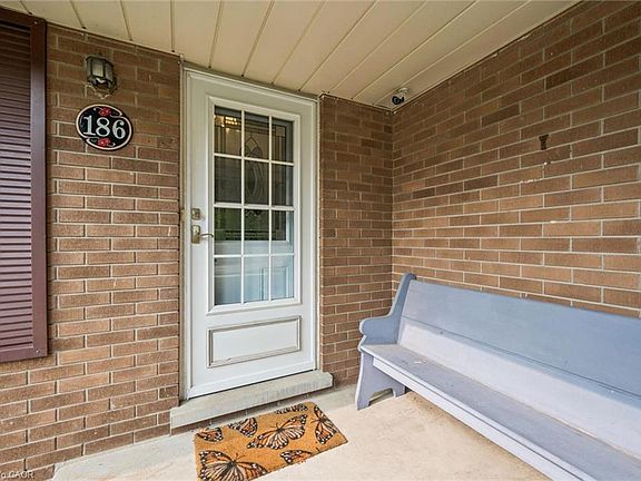 4th image of 186 Marshall St