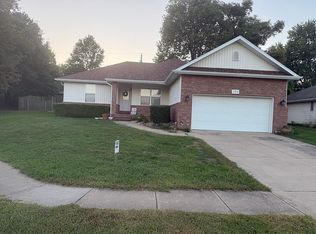 533 N Cherrywood Ave, Republic, MO 65738