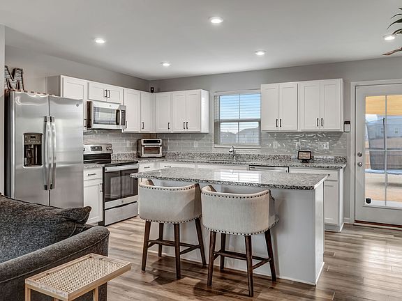 4th image of 2033 Westchester Dr