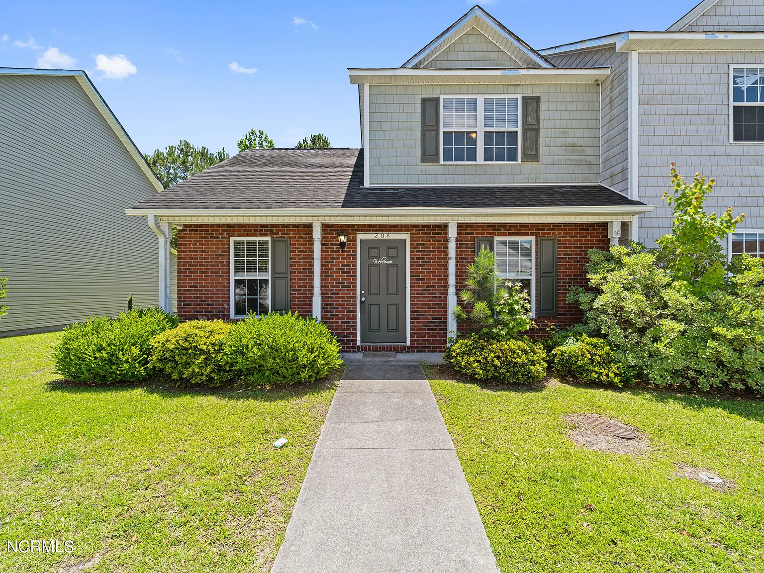 3 bed, 3.0 bath, 1069 sqft, $1,395 — Photo 1