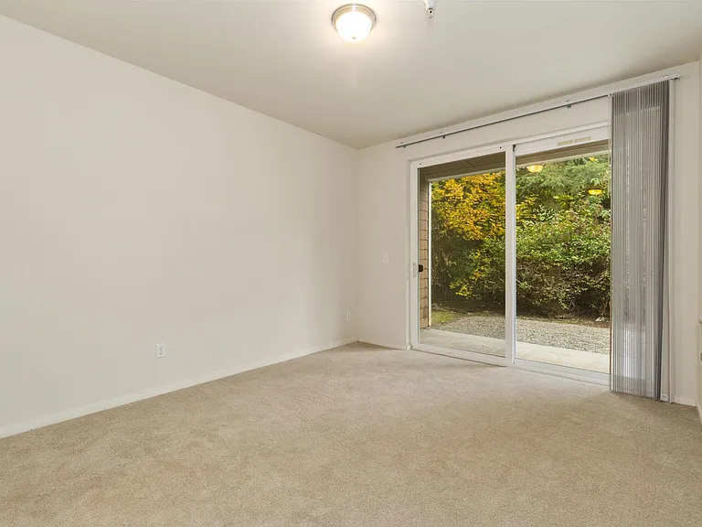 Creekside Apartments — Photo 26