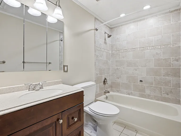 57 Shrewsbury Ct — Photo 20