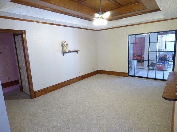 4th image of 211 Mesquite Mdws
