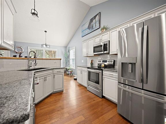3rd image of 161 Burton Ridge Rd
