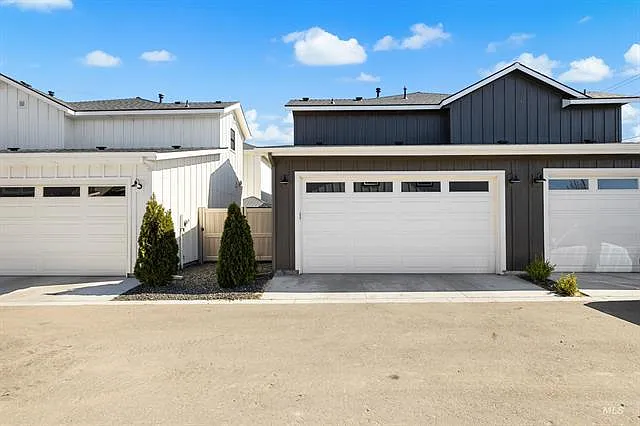 1685 E Cutgrass Ln — Photo 26