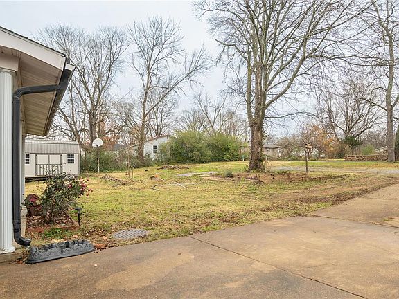 4th image of 301 2nd St
