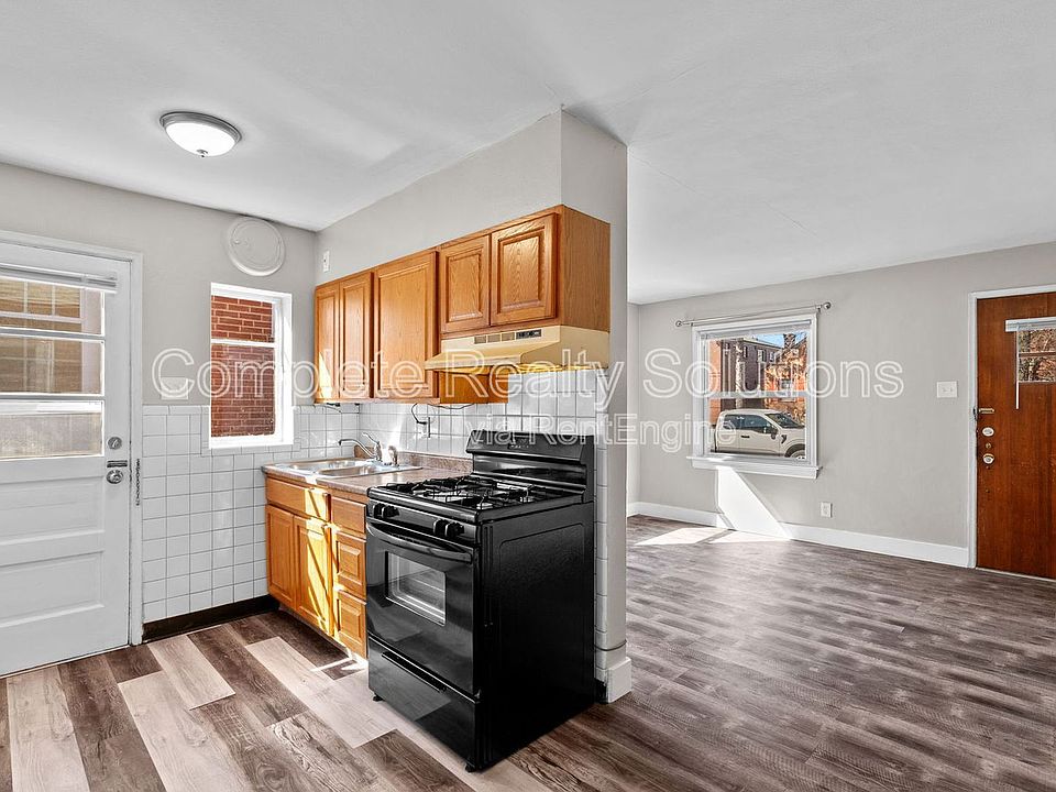 1st image of 4984 Parker Ave #1/2
