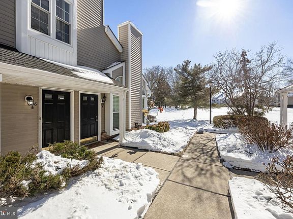 3rd image of 606 Saxony Dr