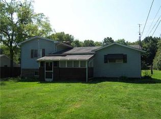 2520 Lamor Rd, Hermitage, PA 16148