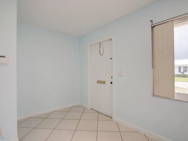 2086 SW 12th Ave — Photo 4