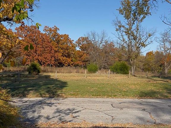 2nd image of 812 Seneca Avenue