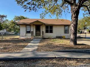732 E Mesquite St, Uvalde, TX 78801