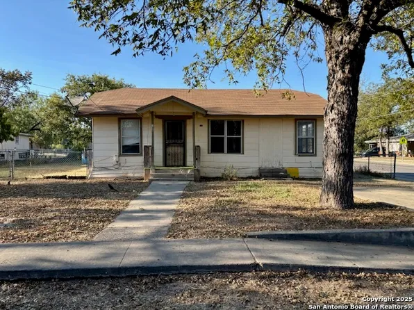 732 E Mesquite, Uvalde, TX 78801