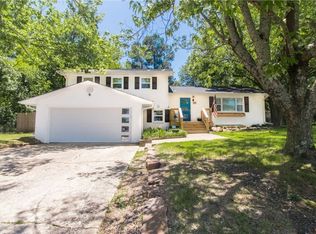 1011 E Rolling Hills Dr, Fayetteville, AR 72703